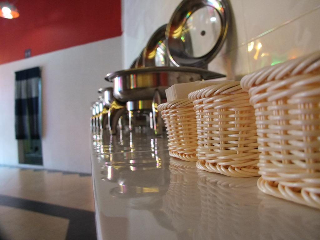 Baguss Hotel And Serviced Apartment Τζόχορ Μπάχρου Εξωτερικό φωτογραφία