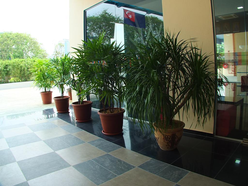 Baguss Hotel And Serviced Apartment Τζόχορ Μπάχρου Εξωτερικό φωτογραφία