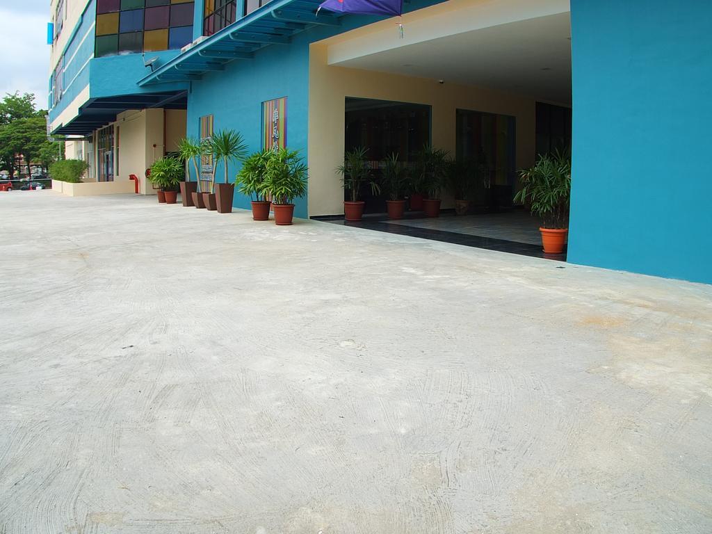 Baguss Hotel And Serviced Apartment Τζόχορ Μπάχρου Εξωτερικό φωτογραφία