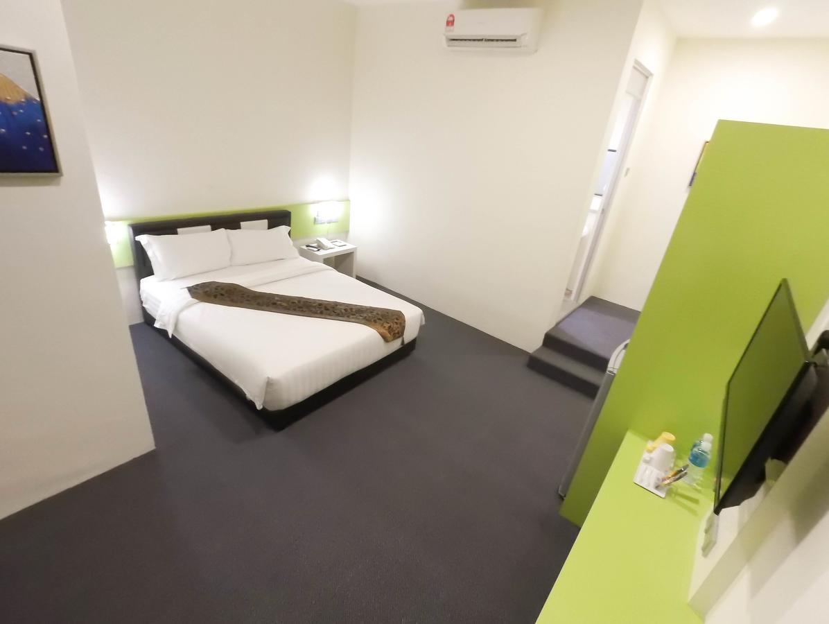 Baguss Hotel And Serviced Apartment Τζόχορ Μπάχρου Εξωτερικό φωτογραφία
