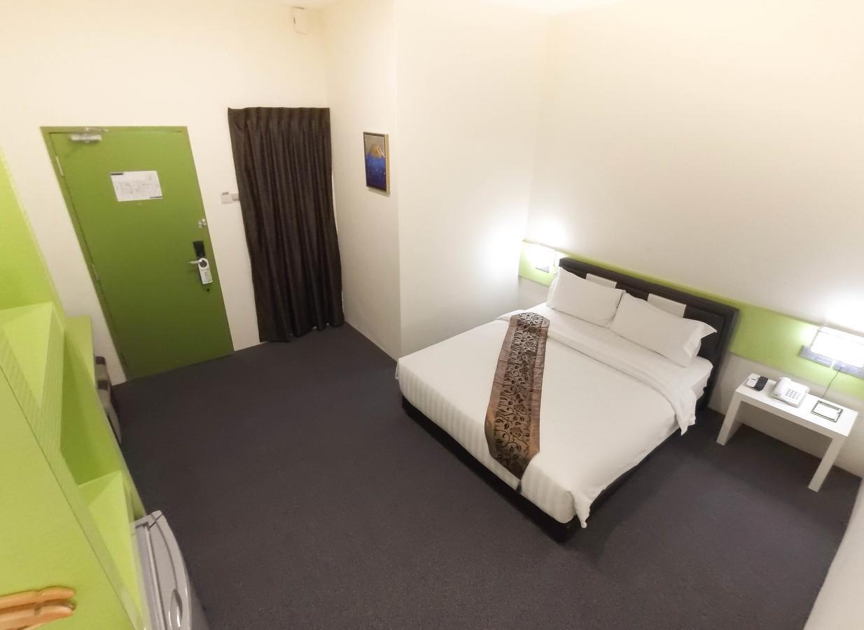 Baguss Hotel And Serviced Apartment Τζόχορ Μπάχρου Εξωτερικό φωτογραφία