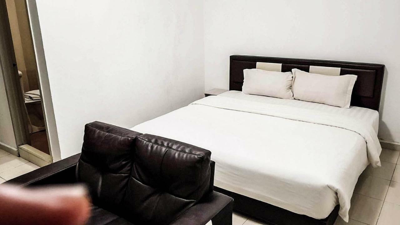 Baguss Hotel And Serviced Apartment Τζόχορ Μπάχρου Εξωτερικό φωτογραφία