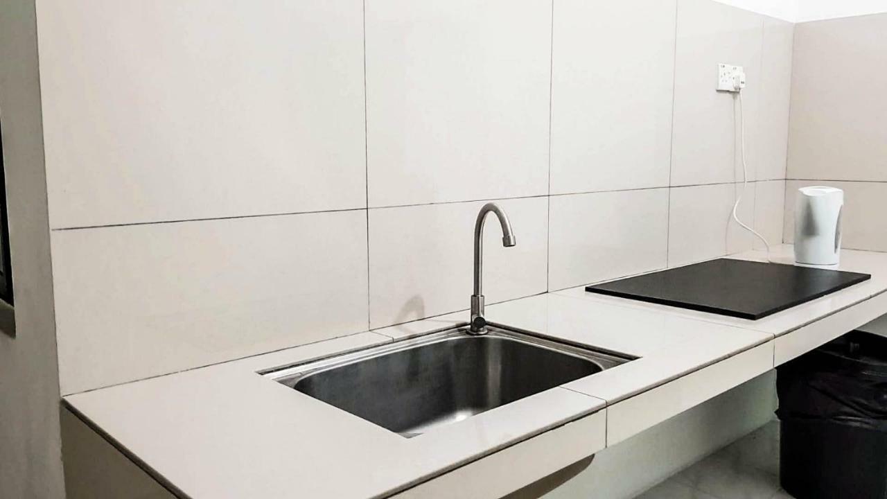 Baguss Hotel And Serviced Apartment Τζόχορ Μπάχρου Εξωτερικό φωτογραφία