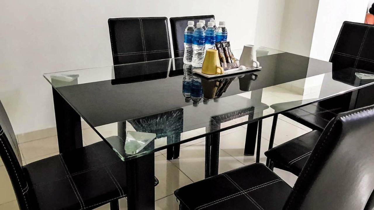 Baguss Hotel And Serviced Apartment Τζόχορ Μπάχρου Εξωτερικό φωτογραφία